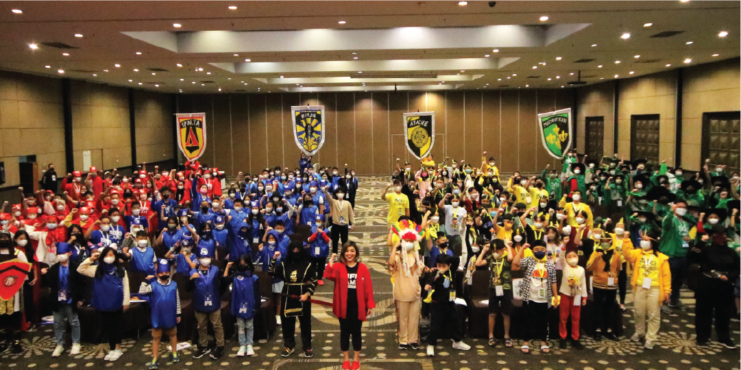 Foto bersama Lifers dan Miss Merry di Life Camp (Holiday Program)